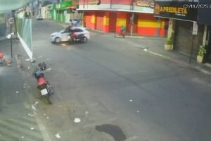 colisao-entre-moto-e-carro-deixa-dois-feridos-em-cruzamento-de-juazeiro-do-norte,-no-ceara