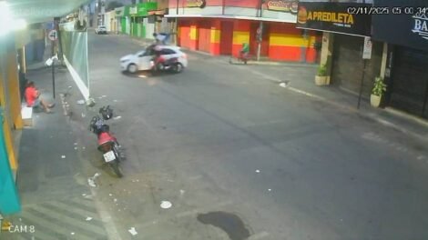 colisao-entre-moto-e-carro-deixa-dois-feridos-em-cruzamento-de-juazeiro-do-norte,-no-ceara
