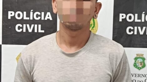 homem-e-preso-pela-policia-apos-adulterar-placa-de-moto-em-cascavel,-no-ceara