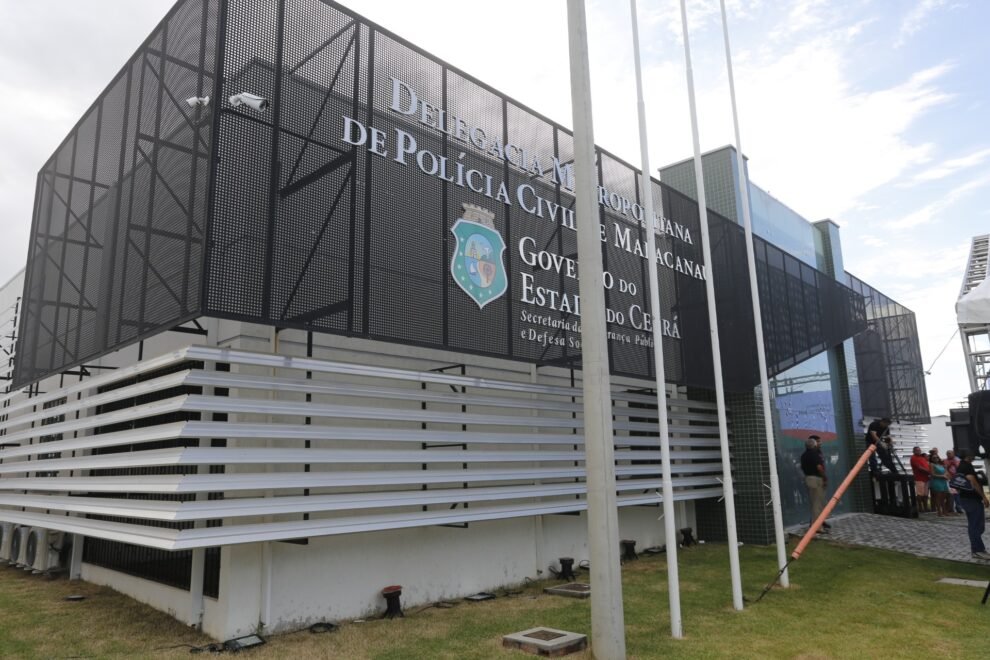 tres-homens-sao-presos-apos-faccao-ameacar-e-extorquir-comerciantes-no-ceara