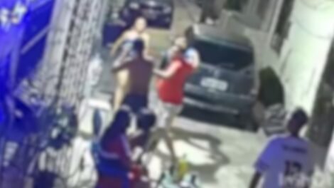 homem-e-espancado-em-casa-e-expulso-de-bairro-em-fortaleza-apos-briga-com-vizinho