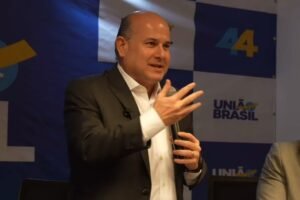 roberto-claudio-se-filia-ao-uniao-brasil-em-evento-com-aliados-em-brasilia