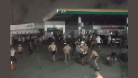 briga-de-torcedores-e-registrada-apos-jogo-entre-fortaleza-e-ceara-nas-proximidades-da-arena-castelao