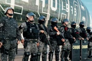 pm-detem-35-torcedores-por-tumulto-dentro-da-arena-castelao-durante-o-classico-rei