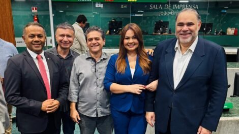 profissionais-do-grupo-cidade-de-comunicacao-recebem-homenagem-pelo-dia-do-radialista-na-assembleia