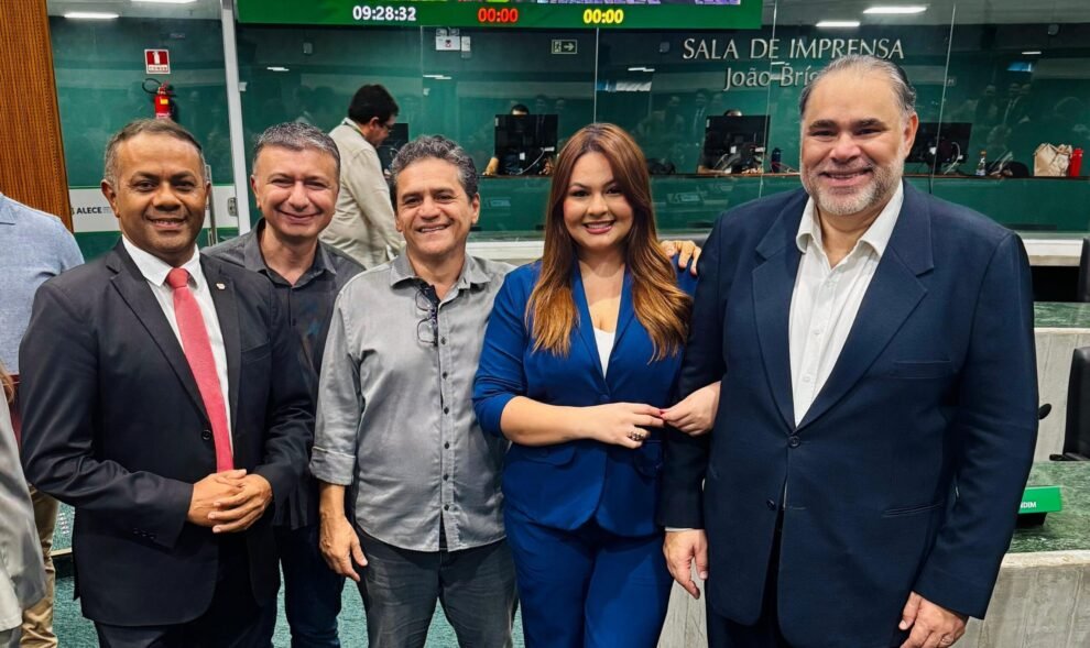 profissionais-do-grupo-cidade-de-comunicacao-recebem-homenagem-pelo-dia-do-radialista-na-assembleia