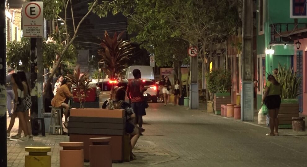 rua-dos-tabajaras,-na-praia-de-iracema,-se-mantem-como-palco-boemio-e-ponto-turistico-em-fortaleza