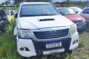hilux-blindada-de-chefe-do-comando-vermelho-em-fortaleza-vai-a-leilao;-confira-o-lance-inicial