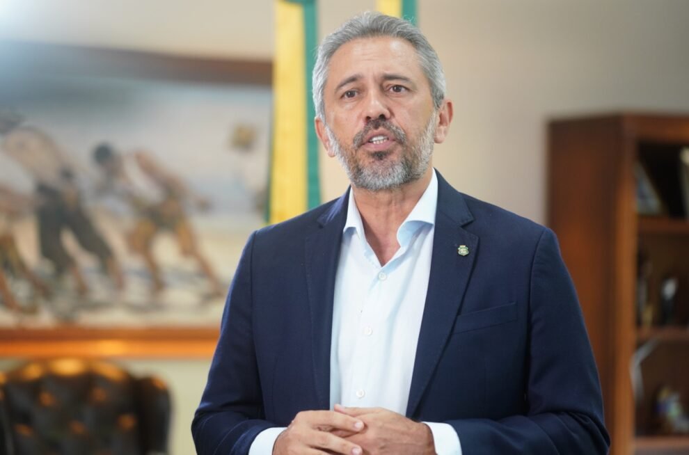 elmano-diz-que-policia-do-ceara-deve-enfrentar-faccoes-“com-a-forca-que-for-necessaria”