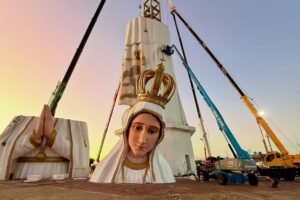 escultor-compartilha-processo-de-erguer-a-maior-estatua-de-nossa-senhora-de-fatima-do-mundo,-no-ceara