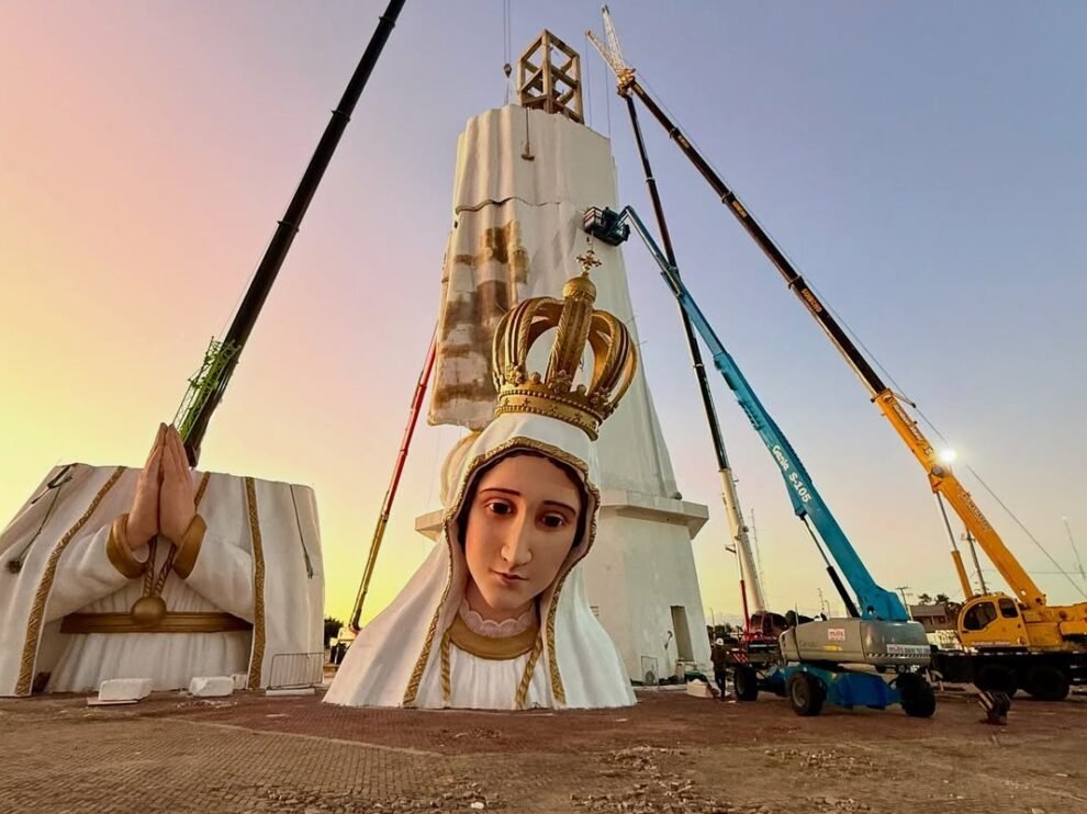 escultor-compartilha-processo-de-erguer-a-maior-estatua-de-nossa-senhora-de-fatima-do-mundo,-no-ceara