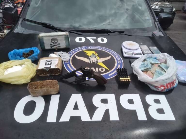 homem-e-preso-no-ceara-com-mais-de-1-kg-de-crack,-revolver-e-r$-11-mil-em-dinheiro