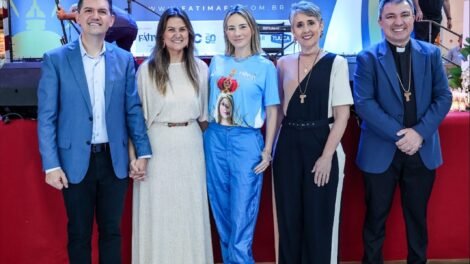 fatima-fm:-mergulho-na-misericordia-encanta-fieis-com-musica-e-louvor-em-fortaleza