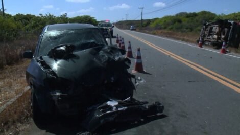 acidente-entre-dois-carros-deixa-motorista-ferido-em-estrada-no-porto-das-dunas,-no-ceara