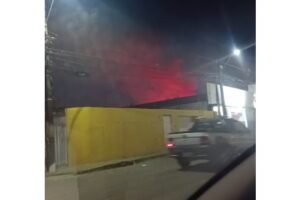 incendio-destroi-casa-apos-dona-ser-expulsa-do-local-por-membros-de-faccao-em-fortaleza