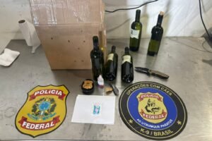 policia-federal-apreende-carga-de-vinho-com-cocaina-diluida,-no-aeroporto-de-fortaleza
