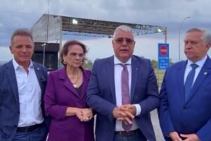 eduardo-girao-e-outros-senadores-bolsonaristas-fazem-visita-a-papuda