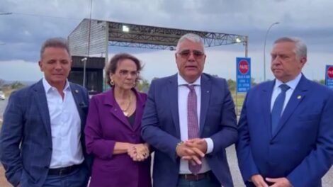 eduardo-girao-e-outros-senadores-bolsonaristas-fazem-visita-a-papuda