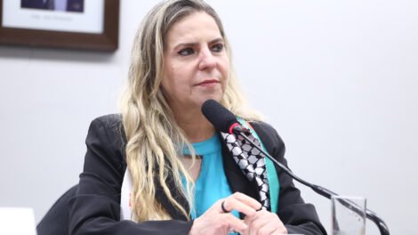 luizianne-preside-seminario-da-comissao-sobre-inteligencia-artificial-da-camara-federal,-em-fortaleza
