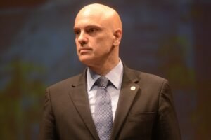 bolsonaro-violou-uso-de-tornozeleira-eletronica-e-tinha-‘elevado-risco-de-fuga’,-diz-moraes