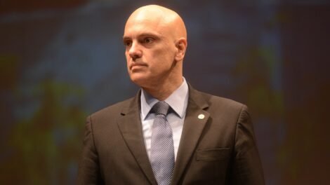 bolsonaro-violou-uso-de-tornozeleira-eletronica-e-tinha-‘elevado-risco-de-fuga’,-diz-moraes