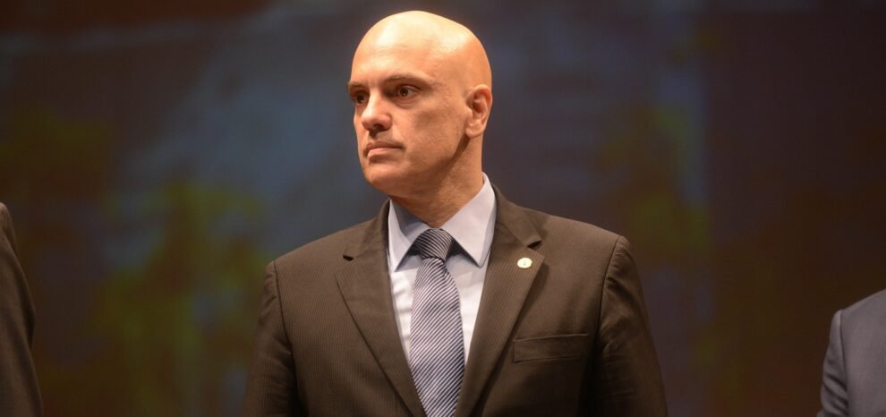 bolsonaro-violou-uso-de-tornozeleira-eletronica-e-tinha-‘elevado-risco-de-fuga’,-diz-moraes