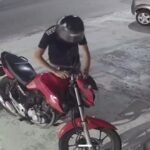homem-tenta-furtar-moto-em-fortaleza,-mas-trava-no-pneu-impede;-acao-foi-flagrada-em-video