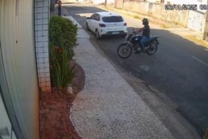 mulher-tem-alianca-roubada-enquanto-passeava-com-cachorro-no-benfica