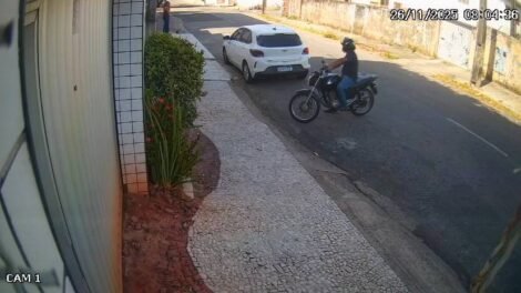 mulher-tem-alianca-roubada-enquanto-passeava-com-cachorro-no-benfica