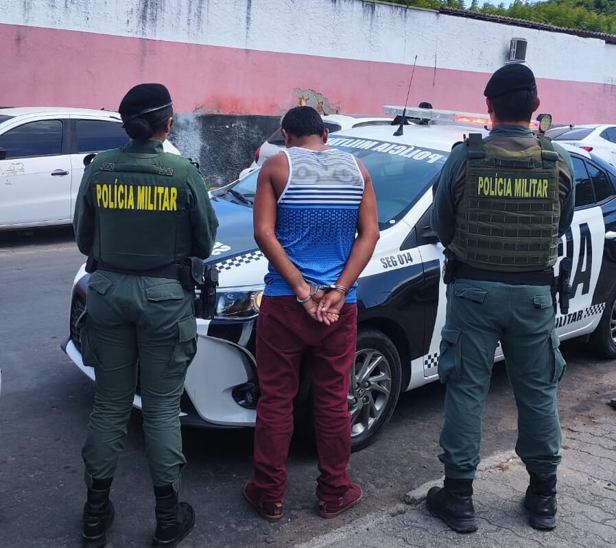 homem-e-preso-por-importunar-tres-adolescentes-dentro-de-onibus-em-caucaia