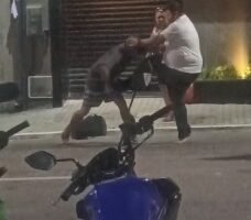 homem-e-agredido-por-populares-apos-ser-apontado-como-autor-de-furtos-no-centro-de-caucaia