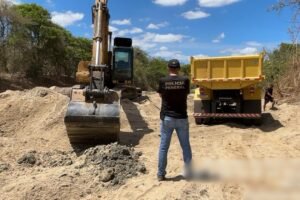 policia-federal-realiza-operacao-e-prende-dois-por-extracao-ilegal-de-areia-em-itapiuna