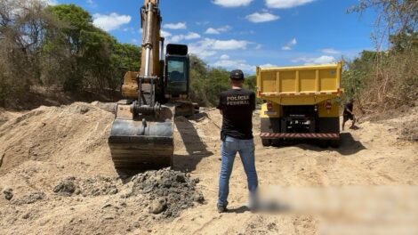 policia-federal-realiza-operacao-e-prende-dois-por-extracao-ilegal-de-areia-em-itapiuna