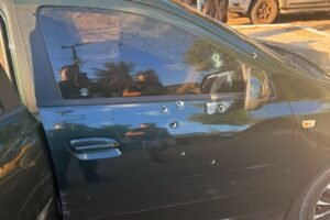 carro-ocupado-por-casal-e-atingido-com-16-tiros-em-fortaleza;-mulher-fica-ferida