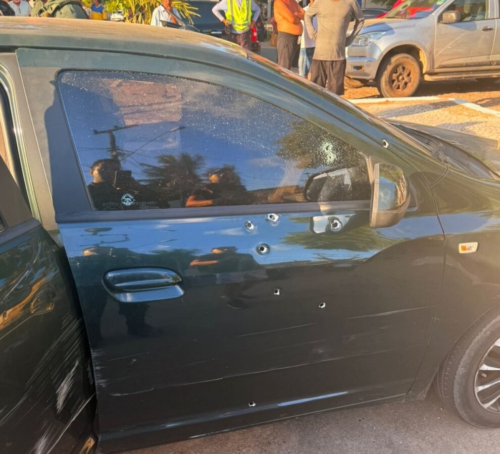 carro-ocupado-por-casal-e-atingido-com-16-tiros-em-fortaleza;-mulher-fica-ferida