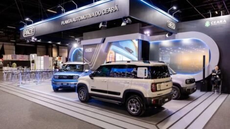 em-sao-paulo,-elmano-mostra-primeiro-carro-que-sera-produzido-no-polo-automotivo-do-ceara