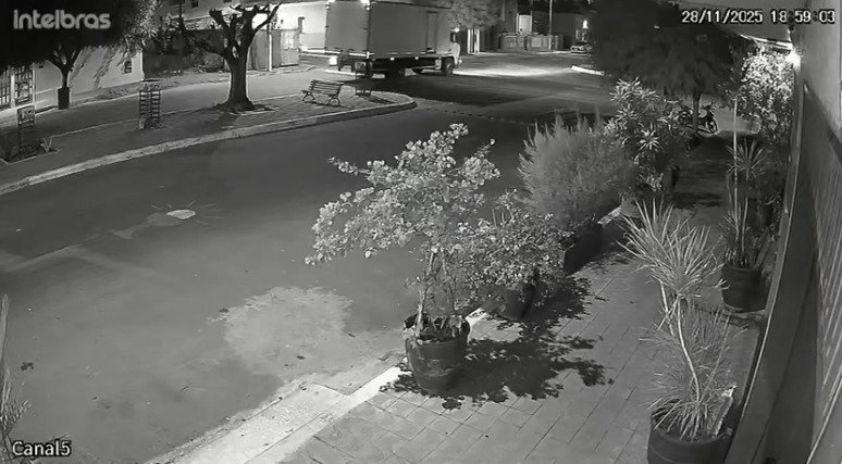 primos-morrem-ao-colidir-motocicleta-em-caminhao-no-centro-de-ipu