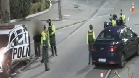 policia-prende-homem-por-embriaguez-ao-volante-na-avenida-beira-mar,-em-fortaleza