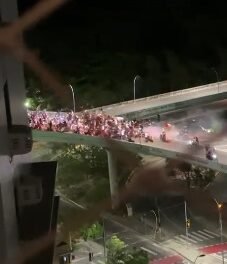 motociclistas-fazem-“rolezinho”-e-realizam-manobras-perigosas-em-viaduto-de-fortaleza-durante-a-madrugada