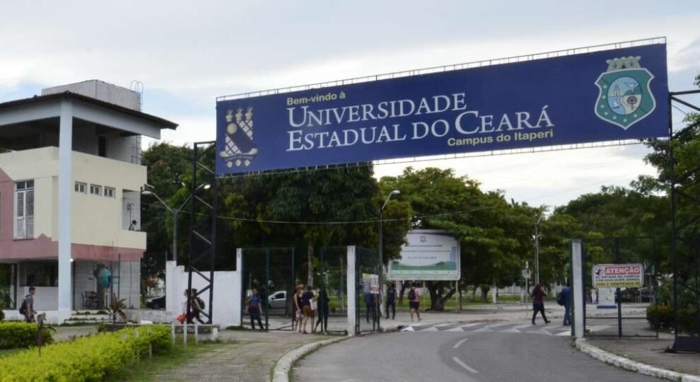 uece-aplica-2a-fase-do-vestibular-2026.1-para-mais-de-10-mil-candidatos-neste-domingo-e-segunda-feira