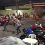 torcedores-do-fortaleza-brigam-com-pedras,-paus-e-garrafas-nas-proximidades-da-arena-castelao