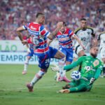 fortaleza-vence-o-atletico-mg,-chega-ao-terceiro-triunfo-seguido-e-fica-a-um-ponto-de-deixar-o-z4
