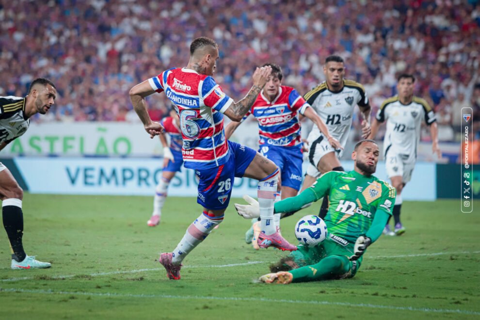 fortaleza-vence-o-atletico-mg,-chega-ao-terceiro-triunfo-seguido-e-fica-a-um-ponto-de-deixar-o-z4