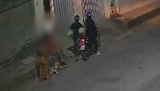 camera-de-seguranca-flagra-assalto-a-grupo-de-moradores-em-calcada-em-fortaleza