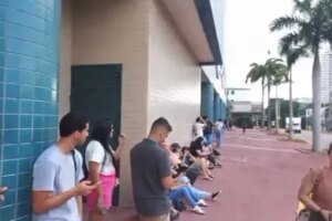 show-do-guns-n’-roses-em-fortaleza-vende-25-mil-ingressos-em-30-minutos-e-gera-longas-filas