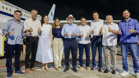 lula-desembarca-no-ceara-ao-lado-de-janja-e-e-recebido-por-autoridades,-na-noite-desta-terca-feira-(2)