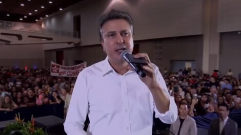 com-lula,-camilo-santana-entrega-carteira-nacional-docente:-“para-dar-orgulho-de-dizer-que-e-professor”