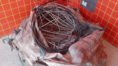 idoso-e-preso-com-50-kg-de-fios-de-energia-furtados-em-paracuru,-no-ceara