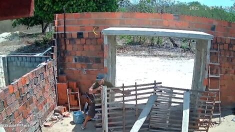 homem-invade-casa-e-furta-eletrodomesticos-e-espingarda-em-aquiraz