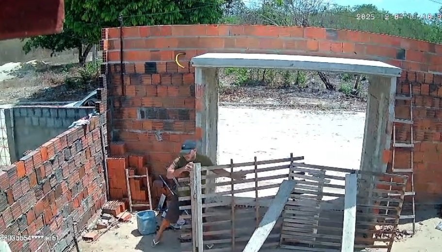 homem-invade-casa-e-furta-eletrodomesticos-e-espingarda-em-aquiraz